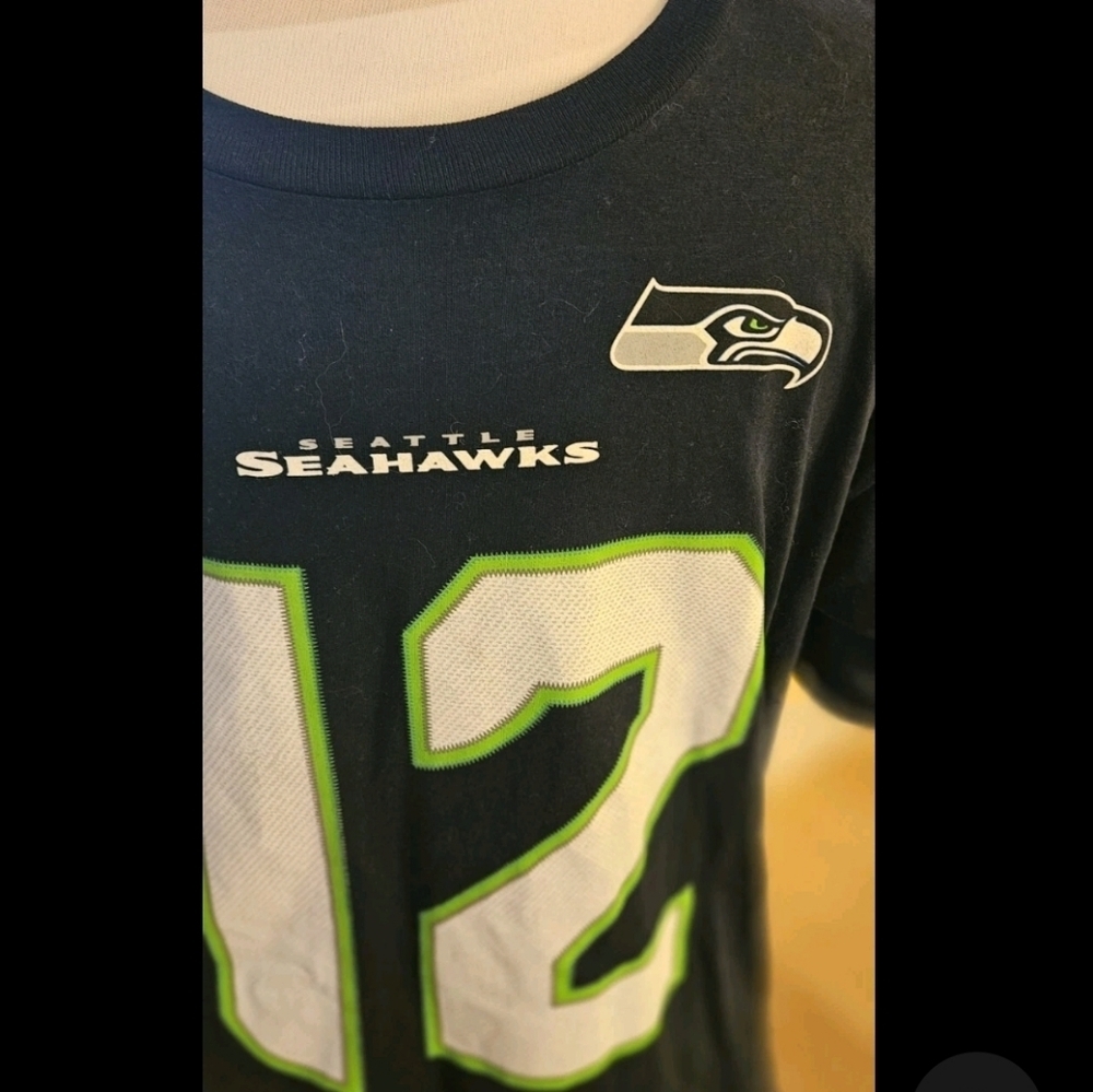 NEW NFL Seattle Seahawks Adult L Ring Spun Short Sleeve T-shirt Navy Blue 12 Fan - Picture 2 of 6